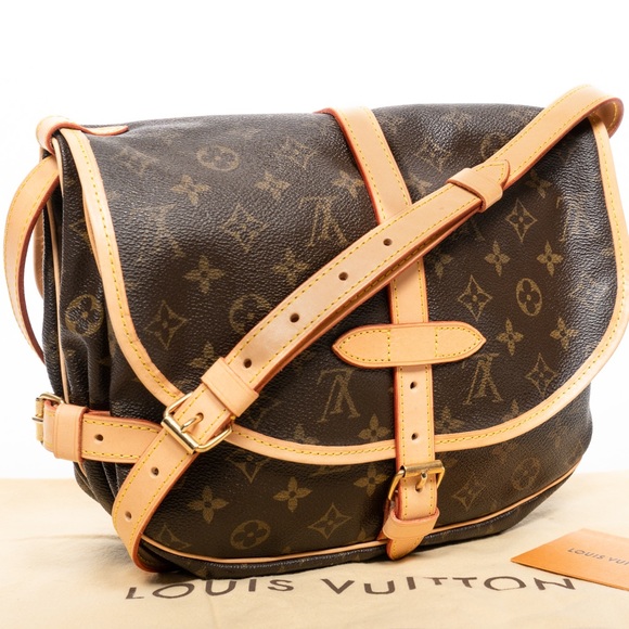 LOUIS VUITTON Saumur 30 Monogram Crossbody - Picture 6 of 15